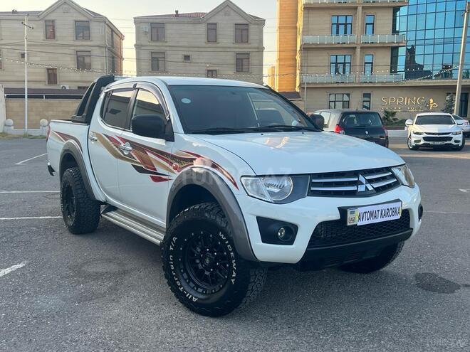 Mitsubishi L200 2015, 153,700 km - 2.5 l - Bakı