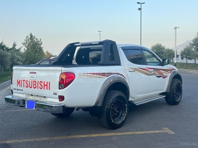 Mitsubishi L200 2015, 153,700 km - 2.5 l - Bakı
