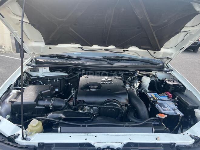 Mitsubishi L200 2015, 153,700 km - 2.5 l - Bakı