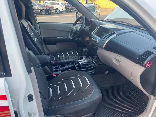 Mitsubishi L200 2015, 153,700 km - 2.5 l - Bakı