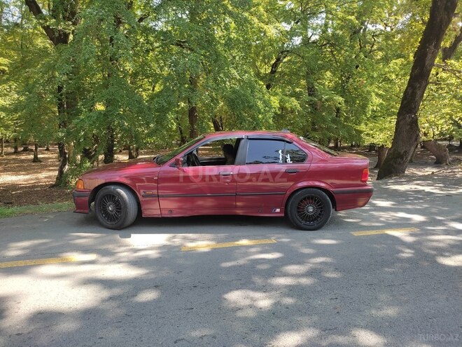 BMW 318 1995, 321,321 km - 1.8 л - Qax