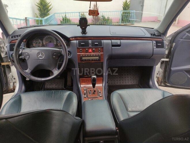 Mercedes E 270 2000, 241,500 km - 2.7 l - İmişli
