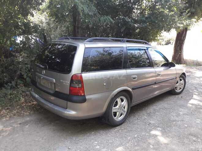 Opel Vectra 1997, 317,000 km - 2.0 л - Qusar