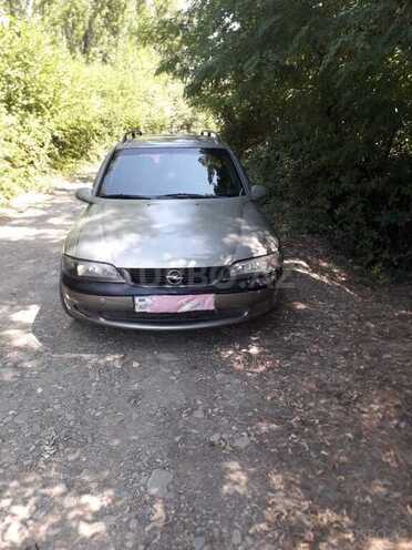 Opel Vectra 1997, 317,000 km - 2.0 л - Qusar