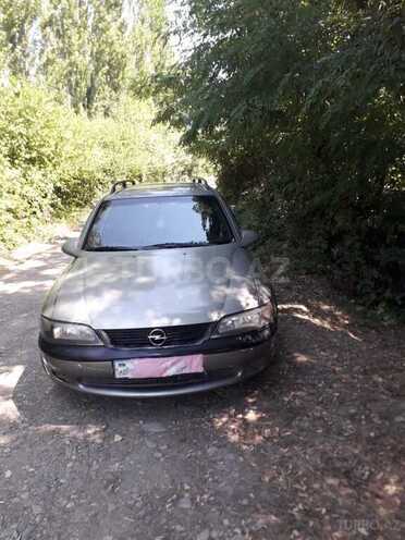 Opel Vectra 1997, 317,000 km - 2.0 л - Qusar