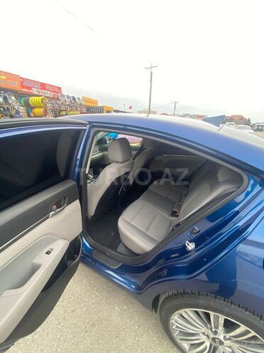 Hyundai Elantra 2017, 93,932 km - 2.0 l - Şamaxı