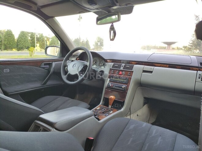 Mercedes E 220 1999, 410,214 km - 2.2 l - Sumqayıt