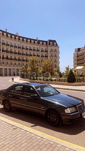 Mercedes C 220 2000, 403,000 km - 2.2 л - Bakı