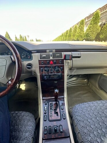 Mercedes E 240 1998, 312,489 km - 2.4 l - Gəncə