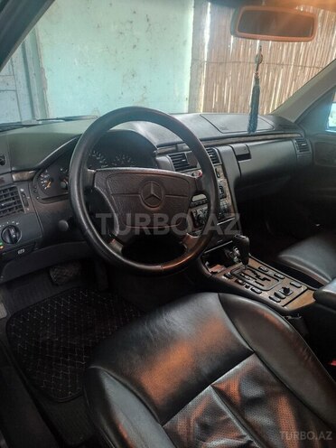 Mercedes E 240 1999, 200,000 km - 2.4 l - Lənkəran