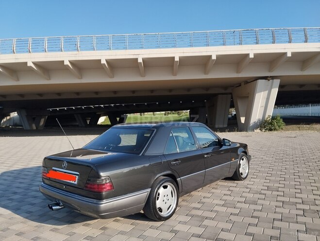 Mercedes E 220 1994, 427,200 km - 2.2 l - Bakı
