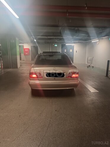 Mercedes E 220 2000, 230,000 km - 2.2 л - Bakı