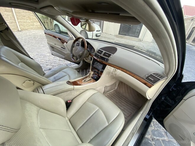 Mercedes E 320 2004, 204,000 km - 3.2 l - Bakı