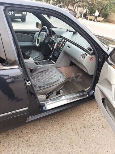 Mercedes E 240 1998, 280,000 km - 2.4 l - Biləsuvar