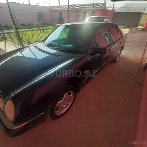 Mercedes E 240 1998, 280,000 km - 2.4 l - Biləsuvar