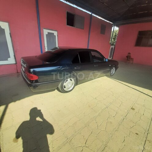 Mercedes E 240 1998, 280,000 km - 2.4 l - Biləsuvar