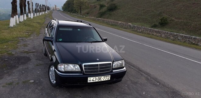 Mercedes C 220 2000, 318,000 km - 2.2 л - Lerik