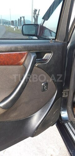 Mercedes C 220 2000, 318,000 km - 2.2 л - Lerik