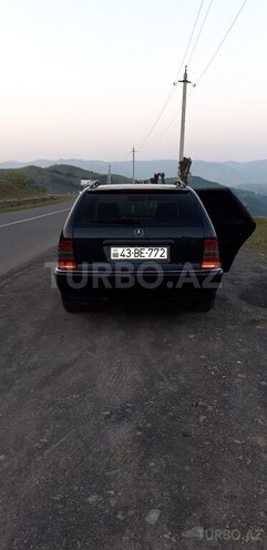 Mercedes C 220 2000, 318,000 km - 2.2 л - Lerik