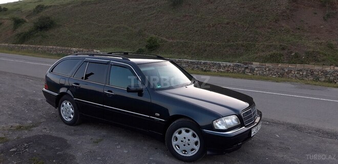 Mercedes C 220 2000, 318,000 km - 2.2 л - Lerik
