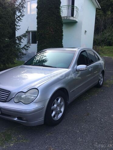 Mercedes C 200 2000, 285,000 km - 2.0 l - Qax