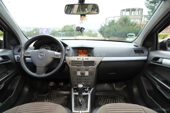 Opel Astra 2006, 253,000 km - 1.6 л - Quba