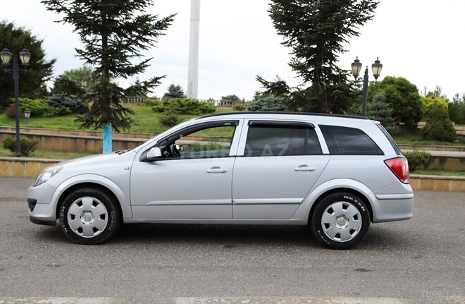 Opel Astra 2006, 253,000 km - 1.6 л - Quba