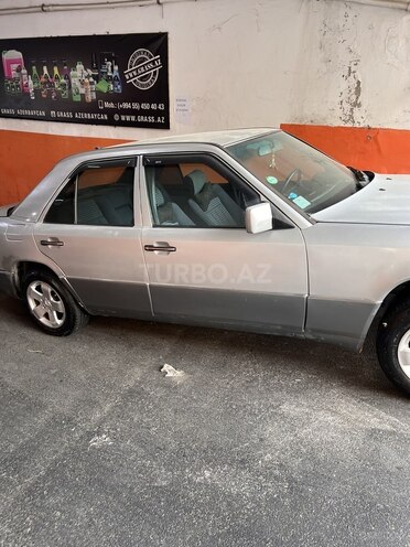 Mercedes E 220 1993, 250,000 km - 2.2 l - Bakı