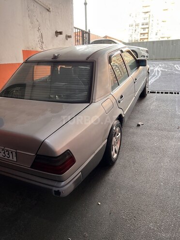 Mercedes E 220 1993, 250,000 km - 2.2 l - Bakı