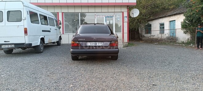 Mercedes E 200 1992, 390,000 km - 2.0 л - Lənkəran