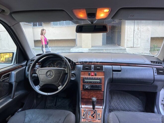 Mercedes E 240 1998, 221,000 km - 2.4 l - Bakı