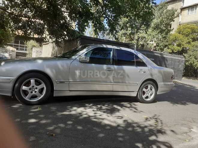 Mercedes E 220 2001, 516,300 km - 2.2 l - Bakı