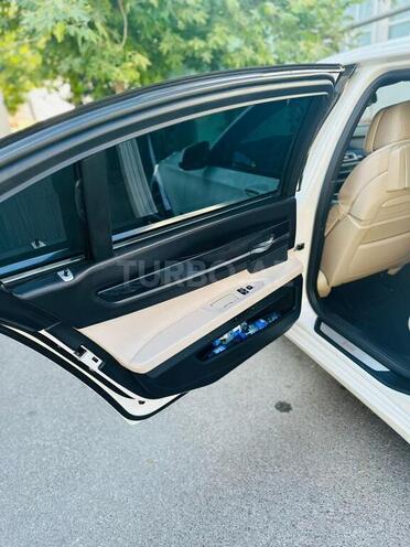 BMW 750 2009, 202,000 km - 4.4 л - Bakı