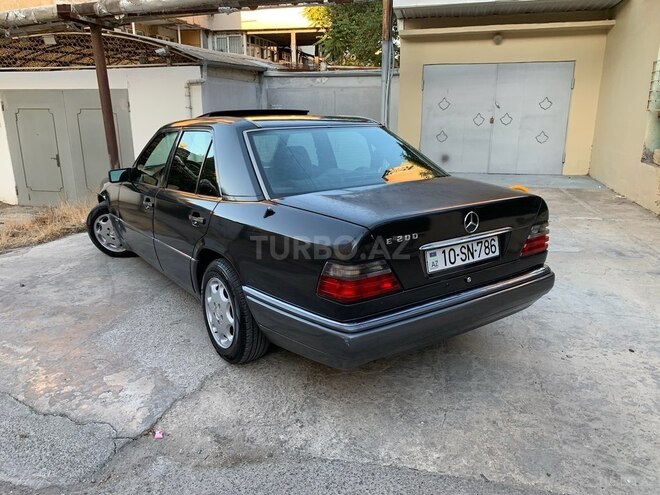 Mercedes E 220 1994, 380,000 km - 2.2 л - Bakı