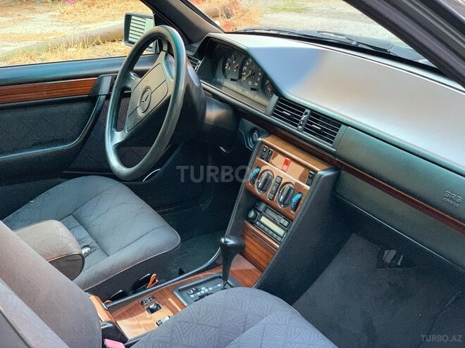 Mercedes E 220 1994, 380,000 km - 2.2 л - Bakı