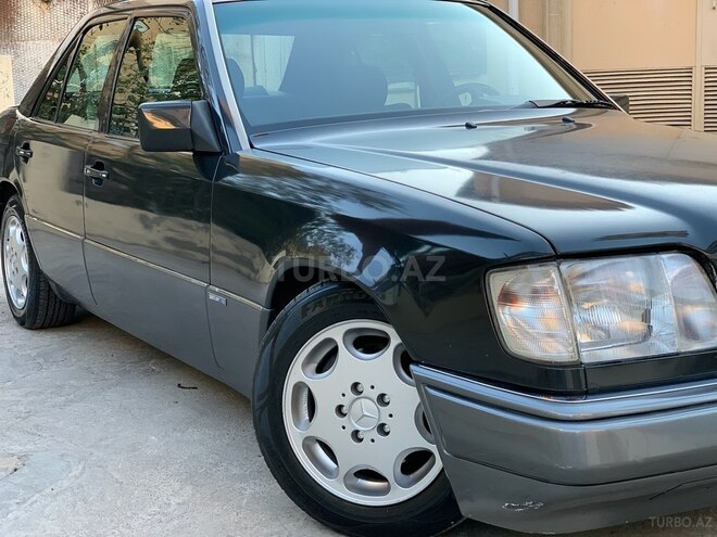 Mercedes E 220 1994, 380,000 km - 2.2 л - Bakı