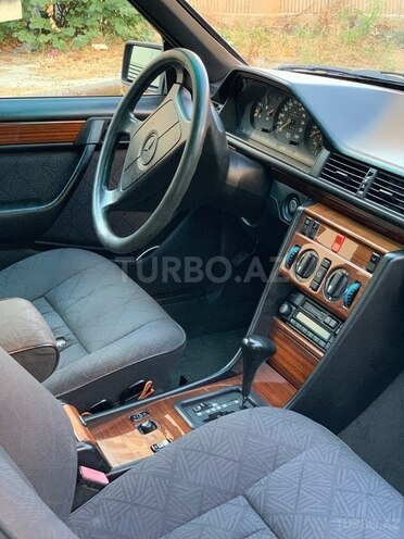Mercedes E 220 1994, 380,000 km - 2.2 л - Bakı