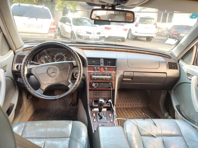 Mercedes C 230 1997, 333,000 km - 2.3 l - Bakı