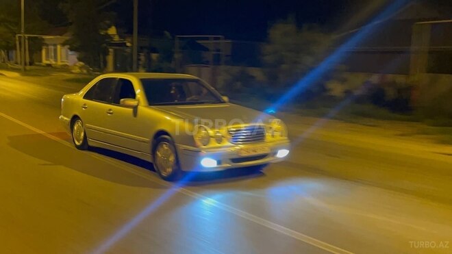 Mercedes E 220 2000, 600,000 km - 2.2 l - Bakı