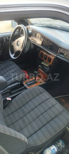 Mercedes 190 1991, 45,000 km - 2.0 л - Salyan