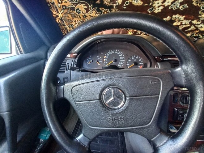 Mercedes E 200 1996, 256,987 km - 2.0 л - Bakı