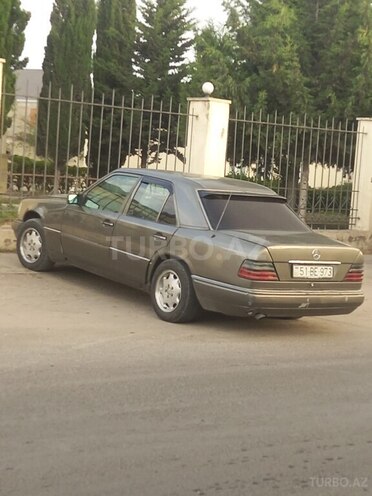 Mercedes E 300 1993, 422,000 km - 3.0 l - Bakı