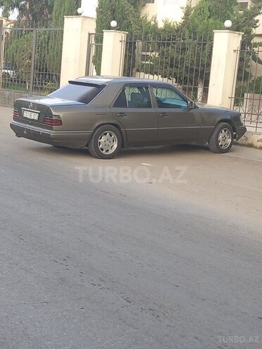 Mercedes E 300 1993, 422,000 km - 3.0 l - Bakı