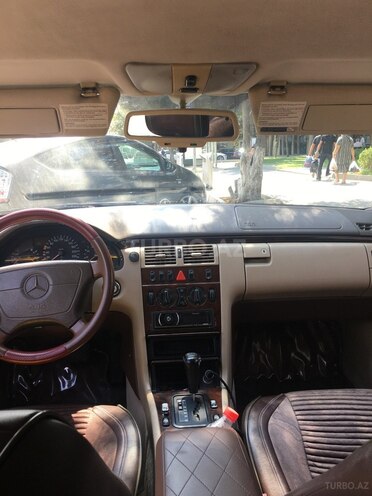 Mercedes E 230 1996, 282,000 km - 2.3 l - Bakı