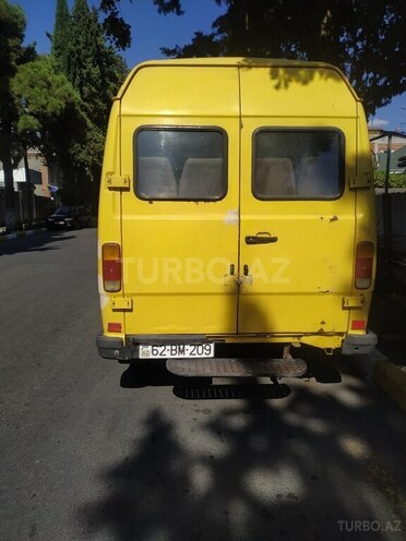 Mercedes 208 D 1994, 250,000 km - 2.3 l - Zaqatala