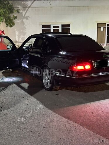 Mercedes E 240 2000, 280,000 km - 2.4 л - Quba