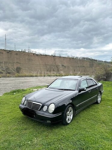 Mercedes E 240 2000, 280,000 km - 2.4 л - Quba