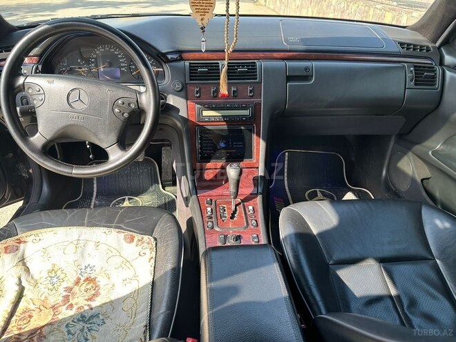 Mercedes E 240 2000, 280,000 km - 2.4 л - Quba