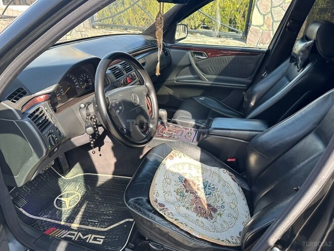 Mercedes E 240 2000, 280,000 km - 2.4 л - Quba