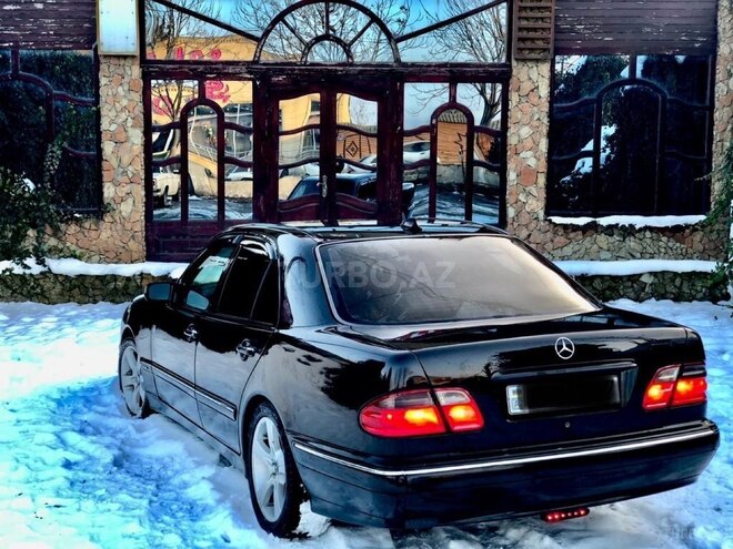 Mercedes E 240 2000, 280,000 km - 2.4 л - Quba